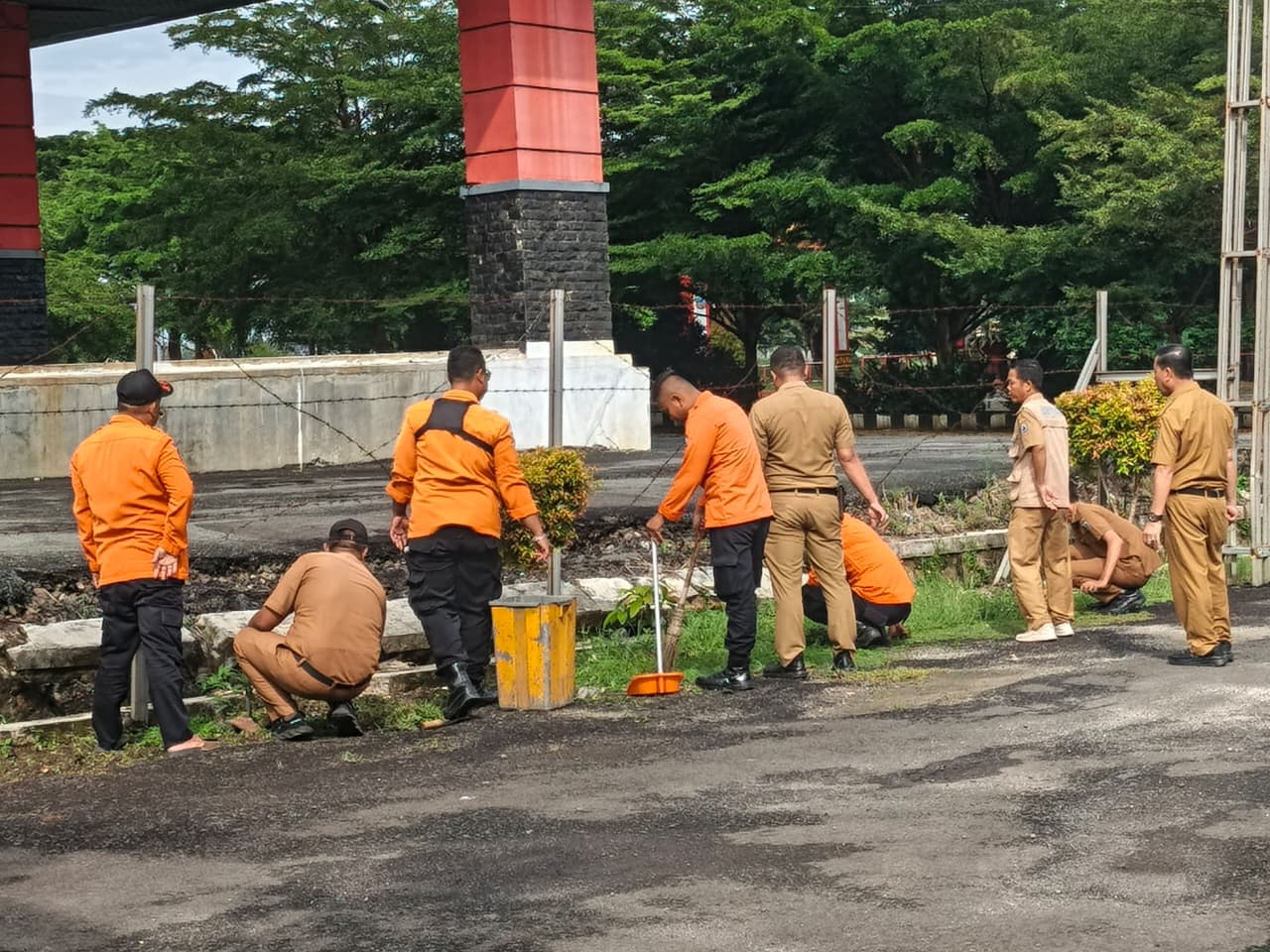 Kepala Pelaksana BPBD Lampung Selatan Pimpin Kerja Bakti